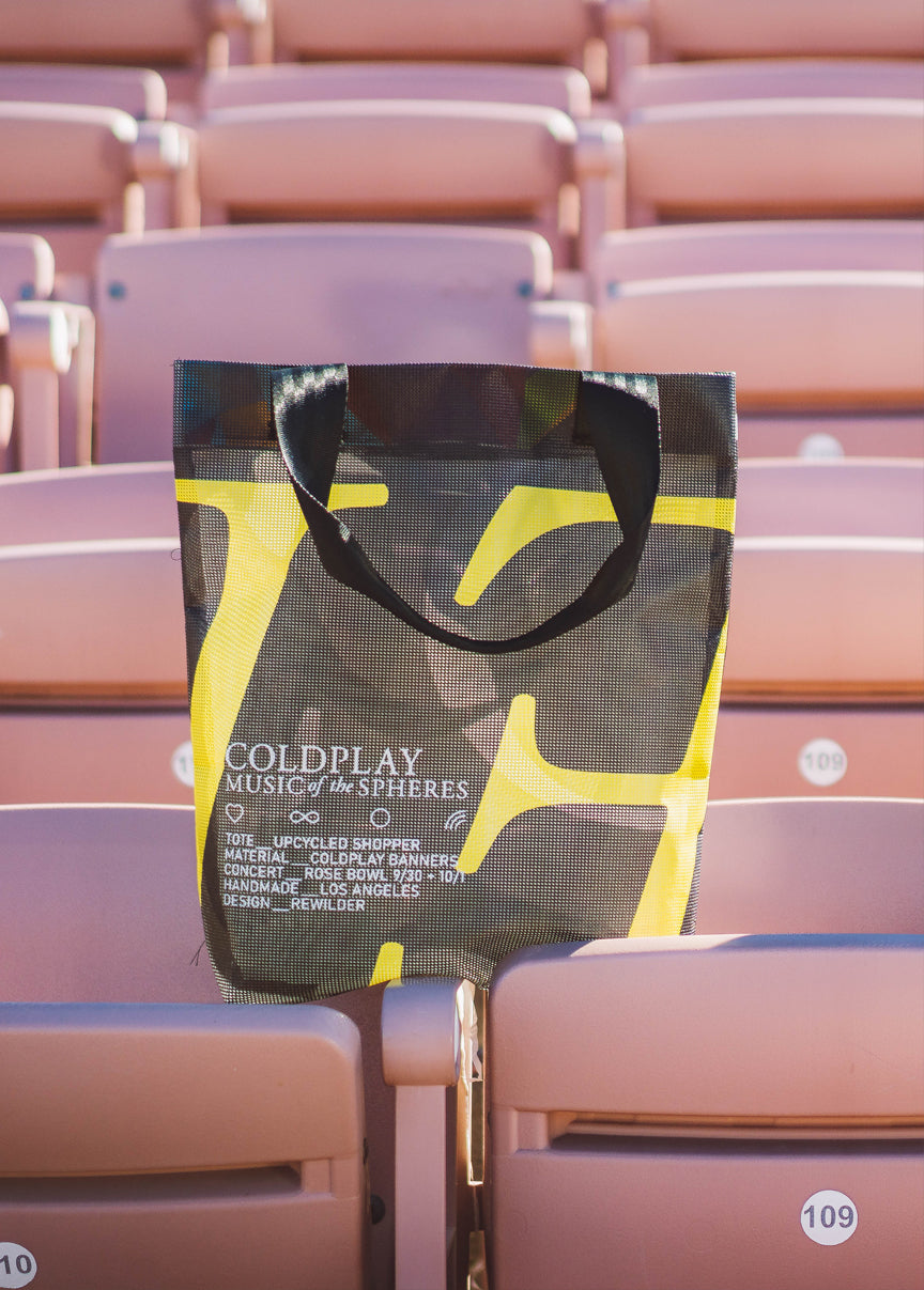 GRAPHIC TOTES